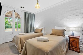 Tranquil Estate With Pool Heated Spa Gardens