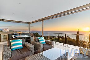 Hillside Luxe With Spa Bay Views