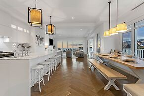 Hamptons Elegance Views Pool Spa