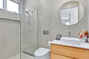 LEO2-Sophisticated Beach Holiday Home
