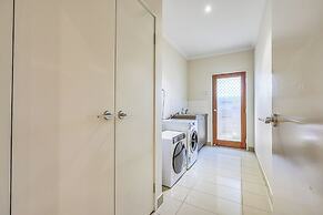 Stylish Luxe House at Point Cook