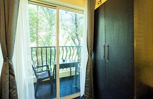 Blue Door Hotel Morjim