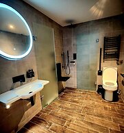 Pinnacle Suites