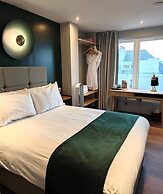 Pinnacle Suites