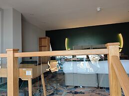 Pinnacle Suites