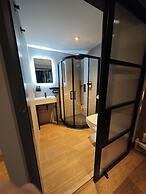 Pinnacle Suites