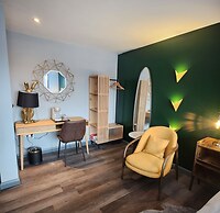 Pinnacle Suites