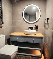 Pinnacle Suites