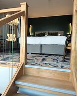 Pinnacle Suites