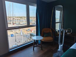 Pinnacle Suites