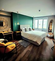 Pinnacle Suites