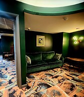Pinnacle Suites