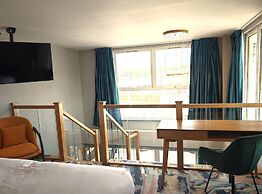 Pinnacle Suites