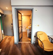 Pinnacle Suites