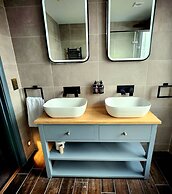 Pinnacle Suites