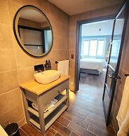 Pinnacle Suites