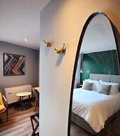 Pinnacle Suites