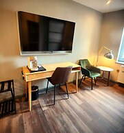 Pinnacle Suites