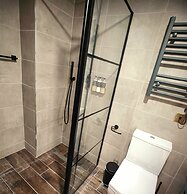 Pinnacle Suites