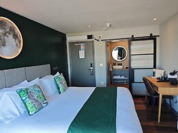 Pinnacle Suites