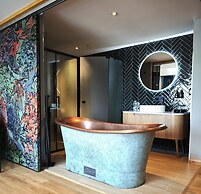 Pinnacle Suites
