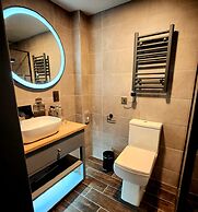 Pinnacle Suites