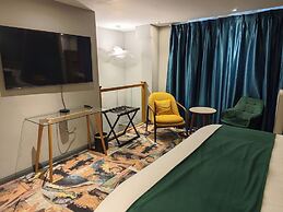 Pinnacle Suites