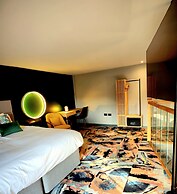 Pinnacle Suites
