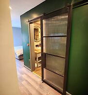 Pinnacle Suites