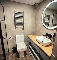 Pinnacle Suites