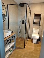Pinnacle Suites