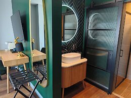 Pinnacle Suites
