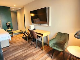 Pinnacle Suites