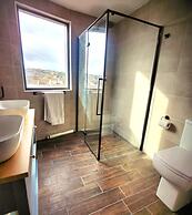Pinnacle Suites