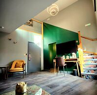 Pinnacle Suites