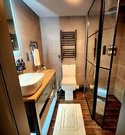 Pinnacle Suites