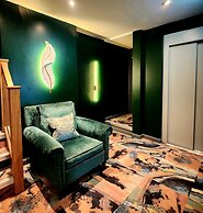 Pinnacle Suites
