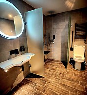 Pinnacle Suites