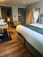 Pinnacle Suites