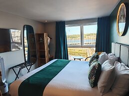 Pinnacle Suites