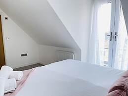 Quartz Apartment in Cambridge