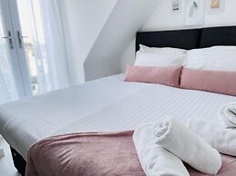 Quartz Apartment in Cambridge