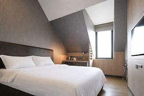 AMRISE HOTEL KITCHENER