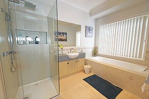 Hallam 5BRM Rental Entire House
