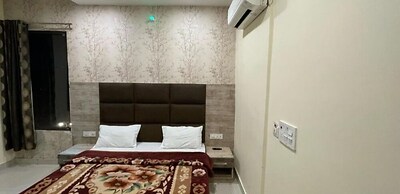 Goroomgo Shree Krishna Hotels Amritsar