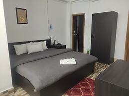 Hotel 7 Eleven
