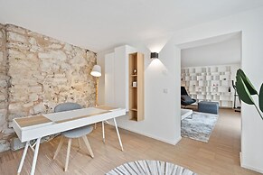 Modern Apt Old Town w Panoramic View ID4