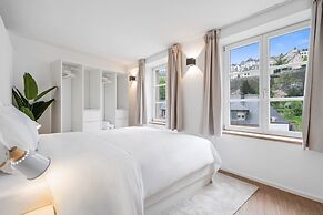 Modern Apt Old Town w Panoramic View ID4