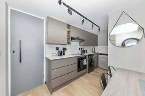 Chic & Sophisticated 1BD Apartment - Sea Point