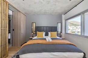 Chic & Sophisticated 1BD Apartment - Sea Point